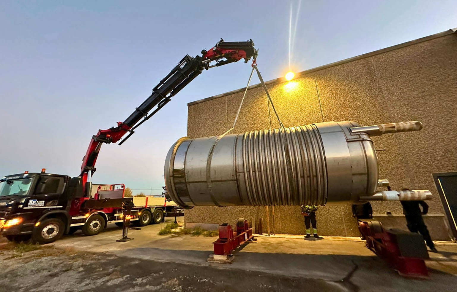 Tratamiento industrial de acero inoxidable de grandes dimensiones