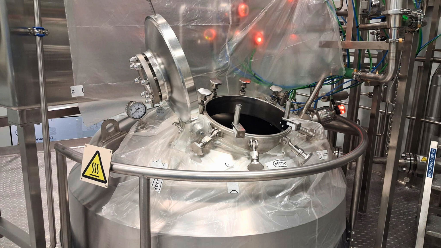Tratamiento de biopelícula en reactor de acero inoxidable