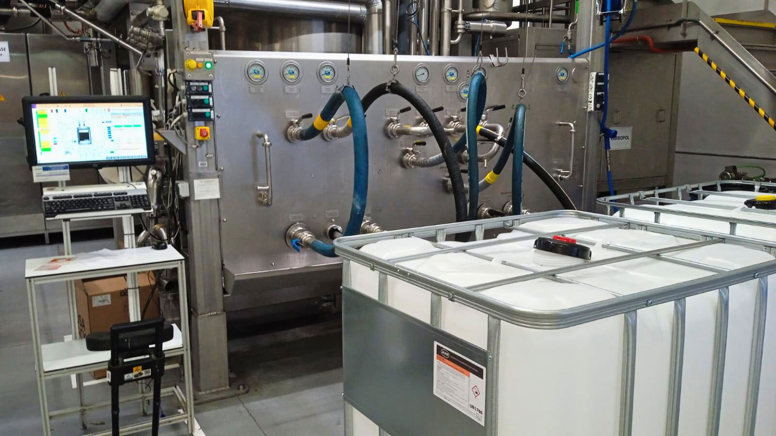 Eliminación de biopelícula en equipo farmacéutico de acero inoxidable